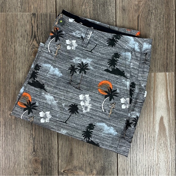 Tommy Bahama Hawaiian Board Shorts in Hula Sunset Quick Dry - Picture 8 of 9
